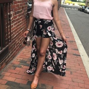 Fashionable shorts with cape skirt
